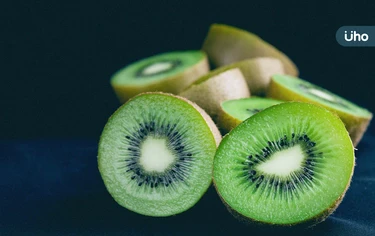 奇異果不只養顏，連皮吃更營養！專家揭「纖維是果肉●●倍」排毒控糖