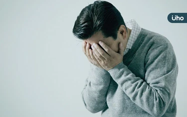 父親節真的快樂嗎？研究揭「憂鬱爸影響孩發展」沉默不愛笑要注意