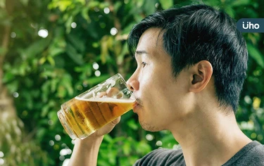 夏天喝冰啤酒消暑透心涼？醫揭3大疾病風險：喝「這類酒」避高糖陷阱