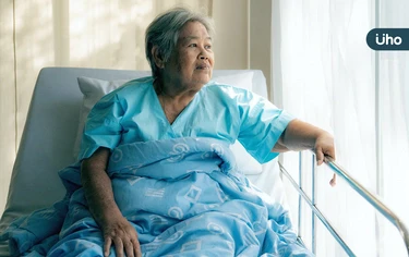 老奶奶沒人探病，守護者竟是洋娃娃？醫師揭「長照病房」照護困境