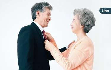 老年喪偶該追求第二春嗎？揭密再婚對老人的影響：孤單感有所改善