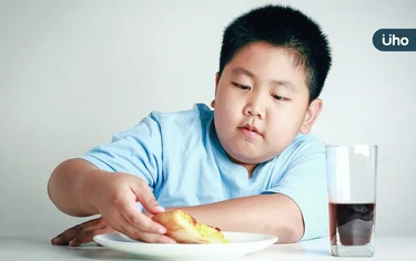 孩子脖子黑黑的⋯是沒洗乾淨嗎?兒科醫揪「黑棘皮症」好發肥胖兒童
