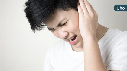 守護家人聽力健康:中醫師教你預防中耳炎,掌握症狀與居家薰蒸妙方