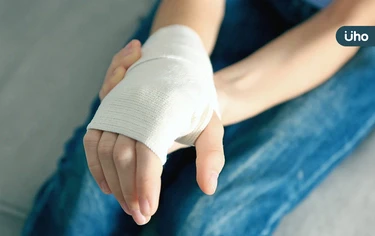 骨折手術當心「傷口併發症」！腫脹、感染、壞死⋯病程恐「再拖半年」
