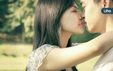 甜蜜「親吻」竟能降血脂？醫揭秘：關鍵在降低「這激素」減少體內發炎