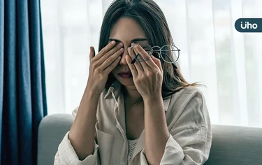 乾眼症反覆發作，小心眼睛慢性發炎！醫揭「1療法」抑制發炎反應