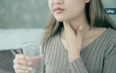 喉嚨痛吃什麼最快好？盤點喉嚨痛飲食禁忌：蜂蜜水、冰淇淋超有效