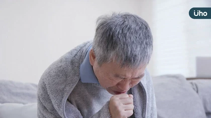 咳嗽有痰別自己亂買消炎藥！醫揭「新一代祛痰膠囊」多效合一助化痰