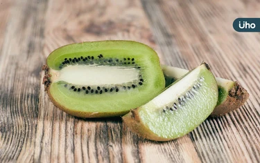 別再切圓片？奇異果「切條狀吃」竟更甜！專家實測2步驟正確切法