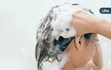 洗頭怎麼洗才乾淨？90%的人第1步就做錯！醫揭「正確洗頭3步驟」