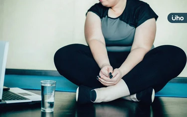 疲倦、健忘、暴肥⋯5大警訊讓你提早老化！醫授「3招延緩」少吃這食品