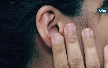 中耳炎會自己好嗎？初期症狀有哪些？教你「舒緩3招」局部熱敷就改善