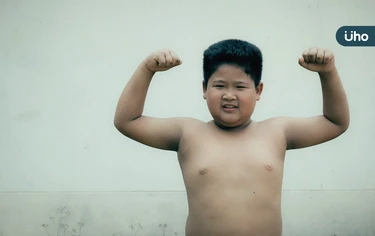 小時候「養胖才會長高」是錯誤迷思！醫列兒少肥胖4警訊：恐增罹癌風險