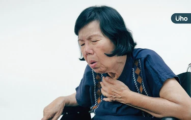 吞嚥卡卡、吃飯超折磨⋯醫：當心銀髮族「老年性吞嚥障礙」7大警訊