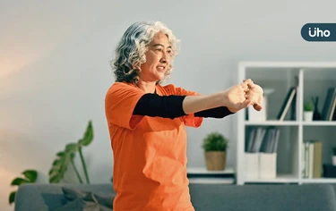 有圖解》預防「肌少症」阻力訓練是關鍵！簡單「4招運動」在家就能做