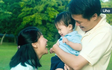 孩子跌倒了，父母扶還是不扶？音樂盒心理實驗揭「1關鍵」很重要