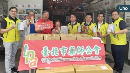 北市藥師公會理事長尹岱智：藥師守護健康，助力災區！為「鏟子超人」與軍人舒緩辛勞