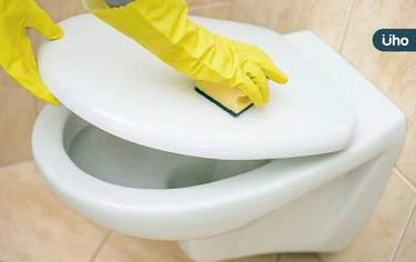 用酒精擦馬桶其實更髒？家政婦揭衛浴清潔「3大NG習慣」當心二次汙染