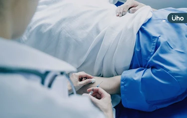 病人罹腦瘤右眼被摘除⋯竟要求換新眼鏡？醫從患者身上學到的生命課