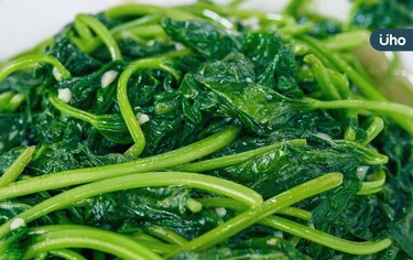 地瓜葉怎麼煮才不會黑？教你正確烹調法防變黑：快炒時加「這1物」
