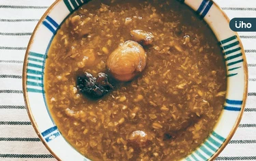 有食譜》立冬吃甜粥進補！3步驟做「栗子綠豆粥」加點黑豆酒露提味