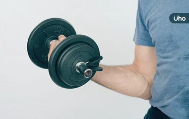 提東西、開瓶蓋沒力？研究揭「握力下降」竟是健康警訊：與5疾病有關