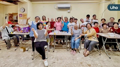 土城中央小作所青年走進長照關懷據點 與長輩共創「在地樂活」時光