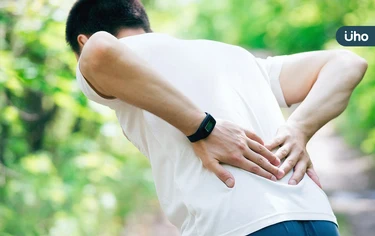 長期腰痛當心脊椎滑脫！醫揪「2部位」首當其衝：恐引起坐骨神經痛