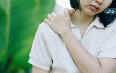 手抬不高當心「旋轉肌袖破裂」！醫揪「5大常見原因」別誤認五十肩