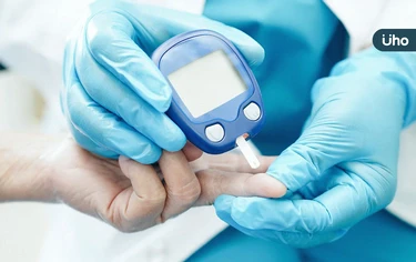 為何空腹血糖正常，糖化血色素卻偏高？帶你看「血糖監測」3大目的