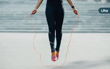 輕鬆瘦身的「跳繩減肥法」！名醫教「4個步驟」燃脂效果延長6小時