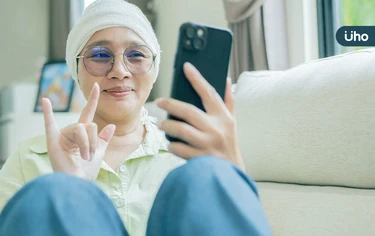 將癌症變成人生的禮物!她面對生死卻樂觀以對:所有療法我全都要