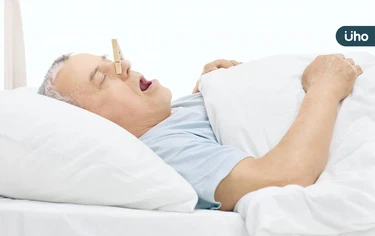 打呼不代表睡得好！醫揭「睡眠呼吸中止症」患者：至少3成合併失眠