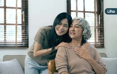 失智家人成「老番顛」講不通？家屬學「溝通3步驟」有效轉移注意力