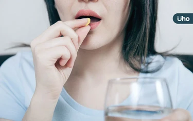 日吞20顆保健品，竟食道潰瘍！醫揭「藥物性食道炎」養生不成反傷身