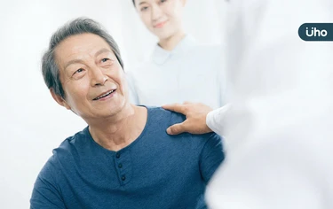 長輩身體不舒服，但又不願意看醫生？醫盤點「關鍵5原因」重點在理解