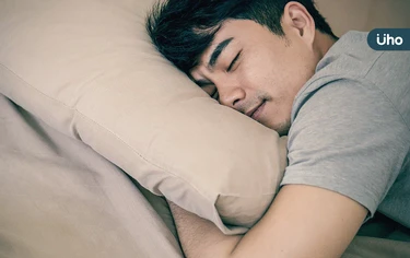 患「睡眠呼吸中止症」5成太肥胖!醫曝「體重少一成」就能改善症狀