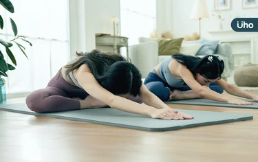 冬天手腳冰冷怎麼辦？冬日必學「3大暖身瑜珈」讓身體從內溫暖到外