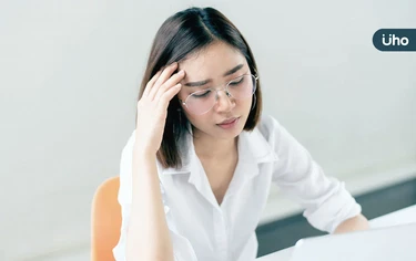 比一般頭痛更嚴重?頭痛權威揭「月經型偏頭痛」症狀、原因與治療