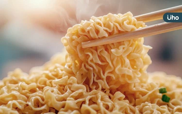 泡麵愛吃半熟蛋，小心禿頭風險！營養師授4招「升級吃法」健康又美味