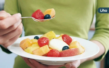 保養骨頭吃什麼水果？醫列5大「健骨水果」芒果抗氧化、番茄防骨鬆