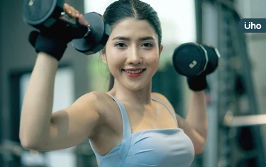 就怕練太壯！女生重訓會變金剛芭比？專家教你「這樣做」緊實肌肉