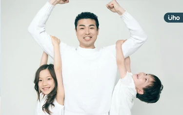 吵著要媽媽不要爸爸！當孩子渾身帶刺⋯父母練習「1方法」用愛化解