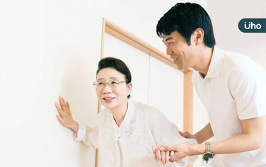 失智症家人友善居家環境！改造「3大方向」從色彩、提示語、燈光開始