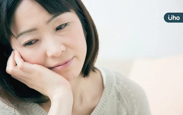 總是笑臉迎人其實最脆弱！解析「微笑憂鬱」原因：想要維持好形象