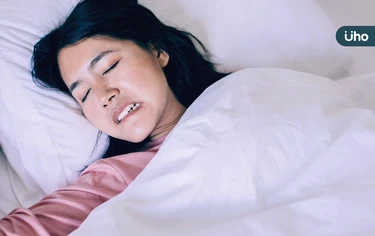 夜間盜汗竟是癌症前兆？醫教你觀察「6大跡象」頻繁更換床單要小心