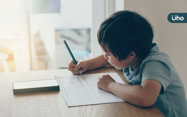 孩子寫功課拖拉，到底是過動還是不專心？醫教你3點判斷是否ADHD