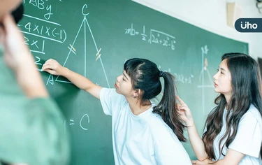 一錯就錯了50年！黑板竟比綠板護眼？防藍害專家揭密「背後原因」