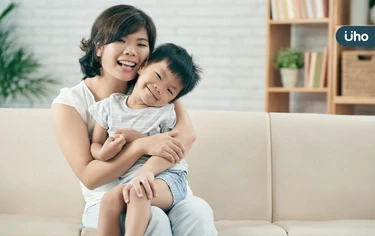單親家庭如何教養小孩？單親育兒注意「5件事」讓孩子感受到被愛