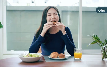 壓力大就狂吃，小心情緒性進食！營養師列「8種食物」擺脫壞情緒